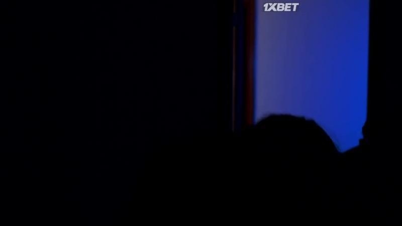 Видим их. Люди с обманчивой внешностью. Видим их. Мемы про фронтенд. Отражение неба в очках.